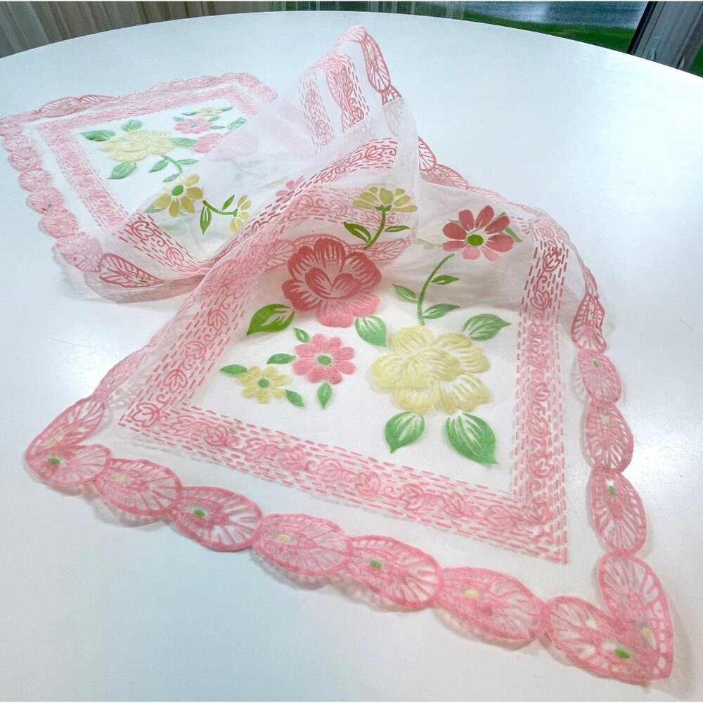 Vintage 1950s table runner, pink scalloped flocked fabric, MCM table decor